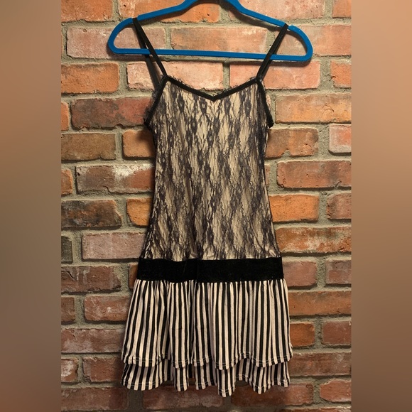 Dress with lace details Too Fast Cirque Couture - Picture 1 of 4